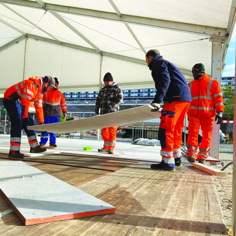 Montage de la patinoire du Lignon