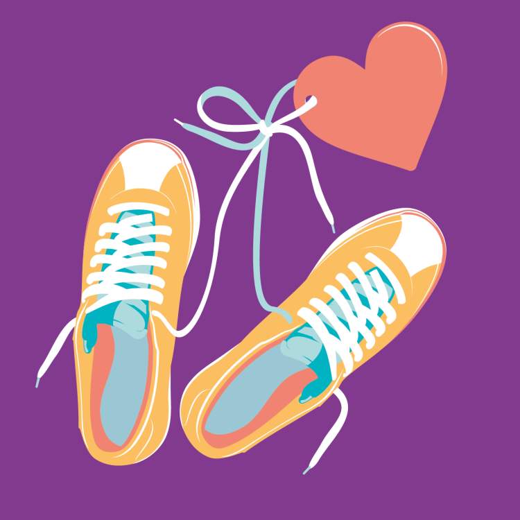 Baskets avec lacets attachés à un coeur 