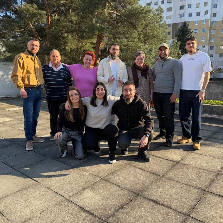 L’équipe d’animation et le comité de la MQ des Avanchets réunis le 2 avril dernier. © DR