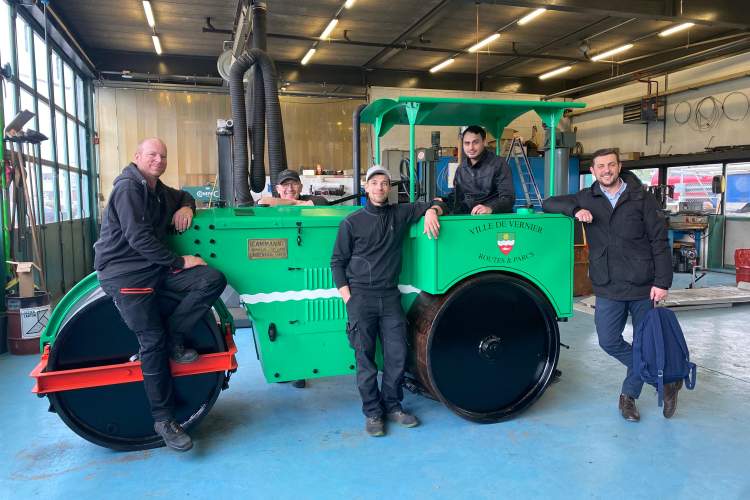 Le rouleau compresseur a retrouvé tout son éclat grâce aux bons soins de l’équipe du SEU. © DR