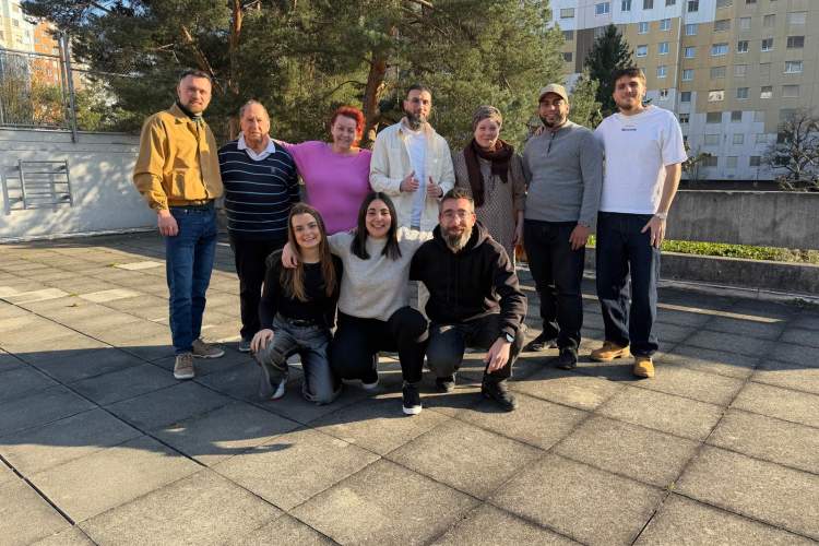 L’équipe d’animation et le comité de la MQ des Avanchets réunis le 2 avril dernier. © DR