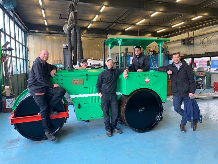 Le rouleau compresseur a retrouvé tout son éclat grâce aux bons soins de l’équipe du SEU. © DR