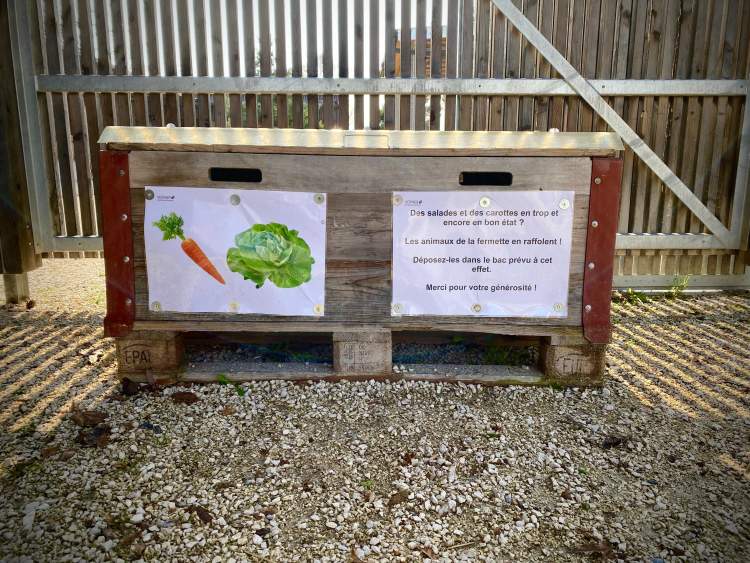 La caisse pour vos légumes à l'entrée de La Fermette © DR