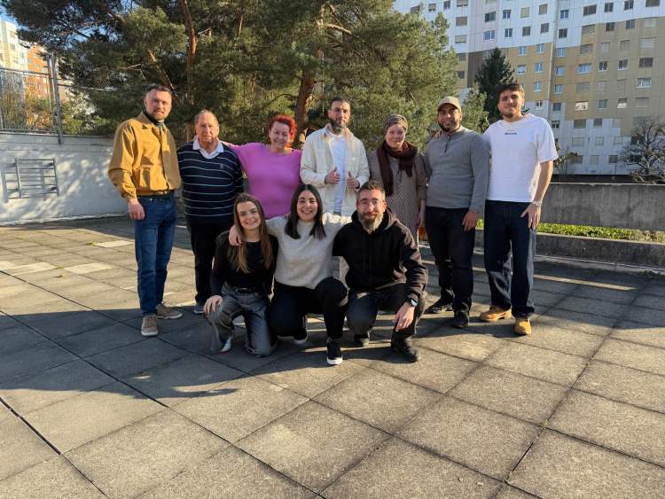 L’équipe d’animation et le comité de la MQ des Avanchets réunis le 2 avril dernier. © DR